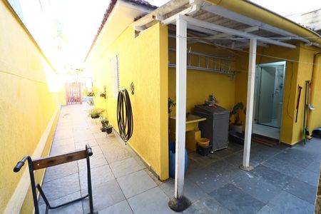 Casa à venda com 208m², 5 quartos e 4 vagasÁrea de Serviço 2