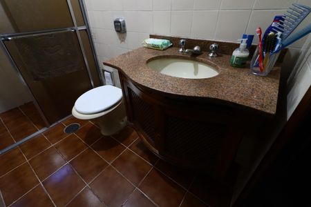 Casa à venda com 208m², 5 quartos e 4 vagasBanheiro 2