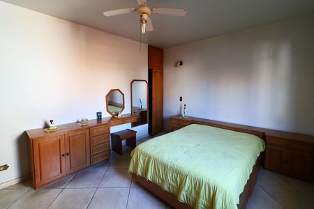 Casa à venda com 208m², 5 quartos e 4 vagasQuarto 3