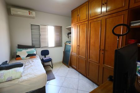 Casa à venda com 208m², 5 quartos e 4 vagasQuarto 2