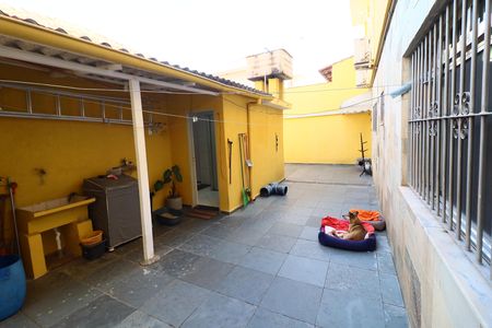 Casa à venda com 208m², 5 quartos e 4 vagasÁrea de Serviço 2
