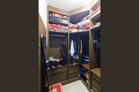 Casa à venda com 220m², 2 quartos e 5 vagas Casa à venda com 220m², 2 quartos e 5 vagasCloset