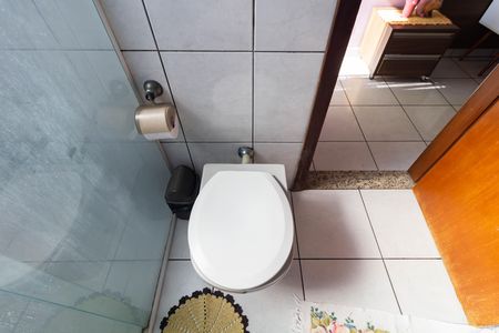 Casa à venda com 220m², 2 quartos e 5 vagas Casa à venda com 220m², 2 quartos e 5 vagasBanheiro da Suíte