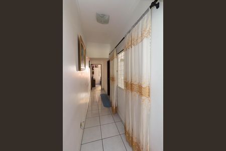Casa à venda com 220m², 2 quartos e 5 vagas Casa à venda com 220m², 2 quartos e 5 vagasCorredor
