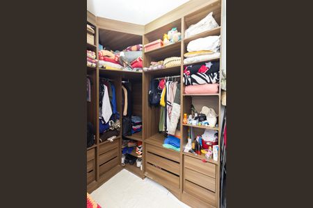 Casa à venda com 220m², 2 quartos e 5 vagas Casa à venda com 220m², 2 quartos e 5 vagasCloset