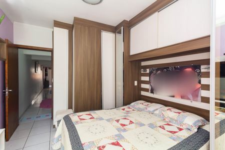 Casa à venda com 220m², 2 quartos e 5 vagas Casa à venda com 220m², 2 quartos e 5 vagasSuíte