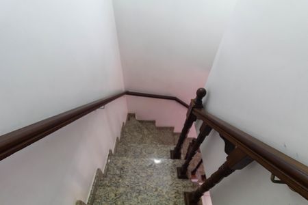 Casa à venda com 220m², 2 quartos e 5 vagas Casa à venda com 220m², 2 quartos e 5 vagasEscada