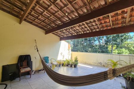 Casa à venda com 125m², 4 quartos e 2 vagas Casa à venda com 125m², 4 quartos e 2 vagasvaranda