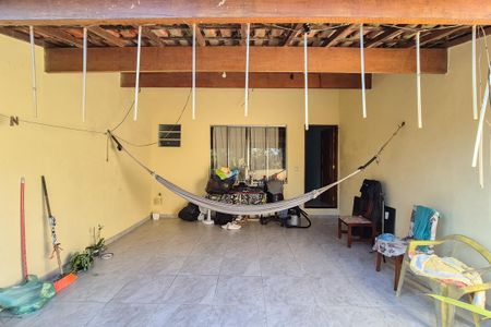 Casa à venda com 125m², 4 quartos e 2 vagas Casa à venda com 125m², 4 quartos e 2 vagasvaranda