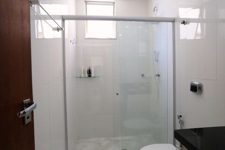 Banheiro de apartamento à venda com 3 quartos, 87m² em Santa Efigênia, Belo Horizonte
