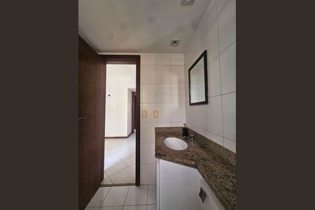 Apartamento para alugar com 100m², 2 quartos e 1 vaga Apartamento para alugar com 100m², 2 quartos e 1 vagaBanheiro da Suíte