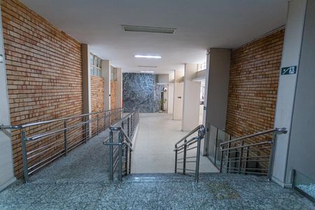 Hall de entrada de apartamento para alugar com 1 quarto, 50m² em Funcionários, Belo Horizonte
