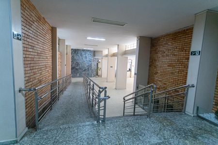 Hall de entrada de apartamento para alugar com 1 quarto, 50m² em Funcionários, Belo Horizonte
