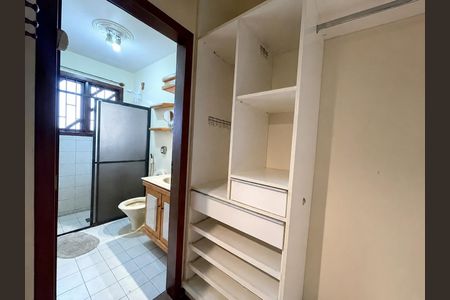 Casa para alugar com 236m², 4 quartos e 2 vagas