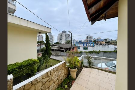 Casa para alugar com 236m², 4 quartos e 2 vagas
