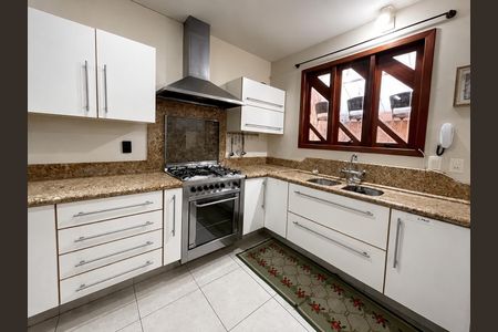 Casa para alugar com 236m², 4 quartos e 2 vagas