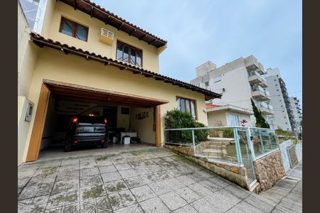 Casa para alugar com 236m², 4 quartos e 2 vagas