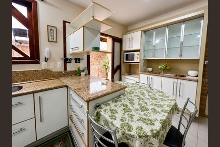 Casa para alugar com 236m², 4 quartos e 2 vagas