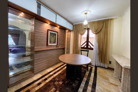 Casa para alugar com 236m², 4 quartos e 2 vagas