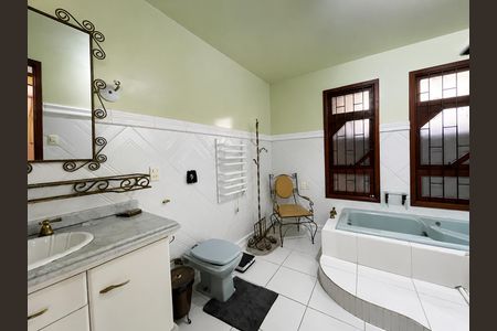 Casa para alugar com 236m², 4 quartos e 2 vagas