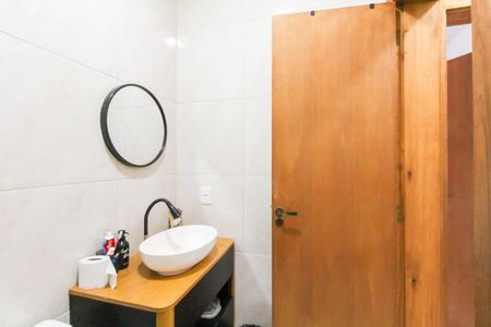 Casa de condomínio para alugar com 69m², 2 quartos e 1 vaga Casa de condomínio para alugar com 69m², 2 quartos e 1 vagaBanheiro