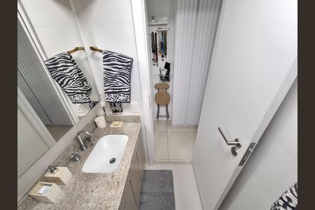 Banheiro da suíte  de apartamento para alugar com 3 quartos, 88m² em Flamengo, Rio de Janeiro