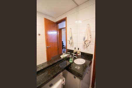 Casa de condomínio para alugar com 54m², 2 quartos e 1 vagaBanheiro social
