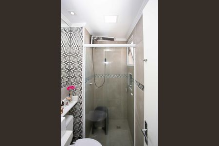 Banheiro de apartamento à venda com 2 quartos, 43m² em Canhema, Diadema
