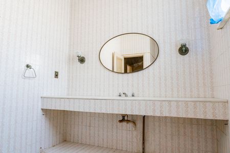 Casa à venda com 138m², 2 quartos e 1 vagaBanheiro