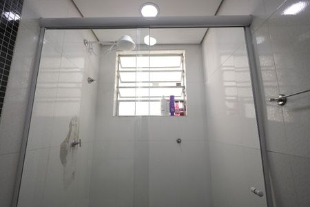 Banheiro de apartamento à venda com 2 quartos, 49m² em Vila Homero Thon, Santo André