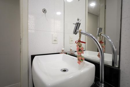 Banheiro de apartamento à venda com 2 quartos, 49m² em Vila Homero Thon, Santo André