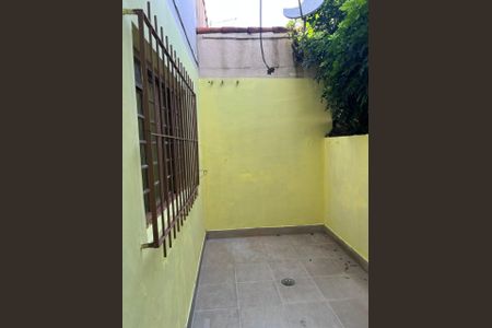 Área Externa de casa à venda com 2 quartos, 100m² em Vila Cleonice, São Paulo