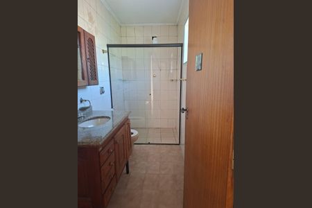 Banheiro de casa à venda com 2 quartos, 100m² em Vila Cleonice, São Paulo