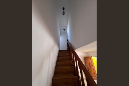Escada de casa à venda com 2 quartos, 100m² em Vila Cleonice, São Paulo