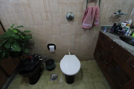 Banheiro social de apartamento à venda com 3 quartos, 80m² em Taquara, Rio de Janeiro