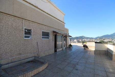 Área externa de apartamento à venda com 3 quartos, 80m² em Taquara, Rio de Janeiro