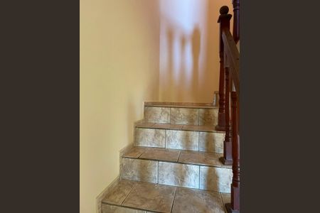 Escada de casa para alugar com 3 quartos, 250m² em Vila Camilópolis, Santo André