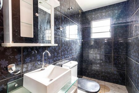 Banheiro de casa para alugar com 1 quarto, 45m² em Vila Bancaria Munhoz, São Paulo