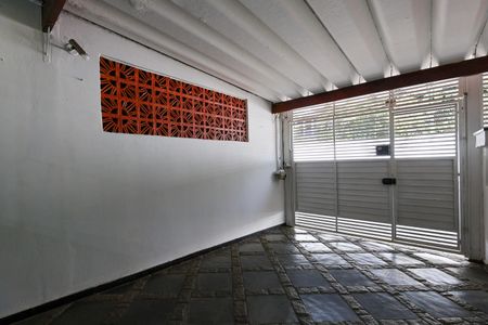 Garagem de casa à venda com 2 quartos, 70m² em Jardim Santa Rosa, Taboão da Serra