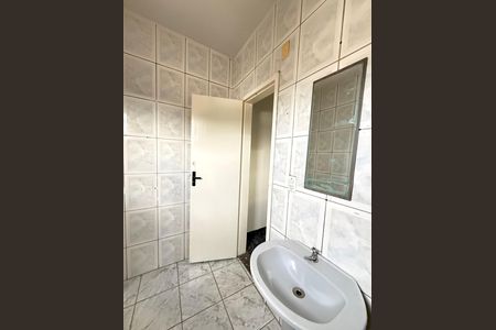 Casa à venda com 250m², 4 quartos e 1 vaga Casa à venda com 250m², 4 quartos e 1 vagaBanheiro Social Casa 1
