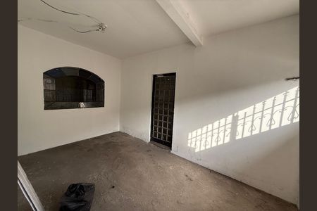 Garagem de casa à venda com 4 quartos, 250m² em Centro, Contagem