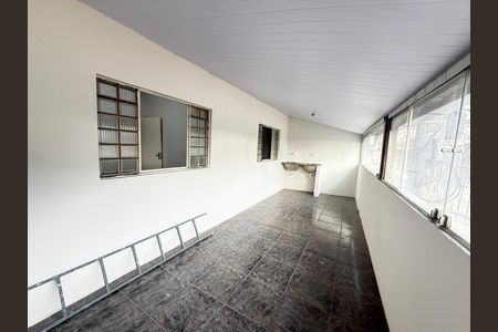 Casa à venda com 250m², 4 quartos e 1 vaga Casa à venda com 250m², 4 quartos e 1 vagaCozinha e Área de Serviço