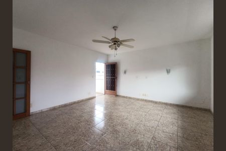Casa para alugar com 180m², 4 quartos e 3 vagas Casa para alugar com 180m², 4 quartos e 3 vagasSala