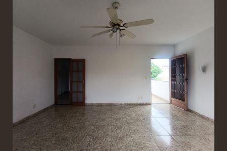 Casa para alugar com 180m², 4 quartos e 3 vagas Casa para alugar com 180m², 4 quartos e 3 vagasSala