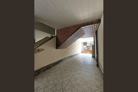 Garagem de casa para alugar com 4 quartos, 180m² em Vila Dagmar, Belford Roxo