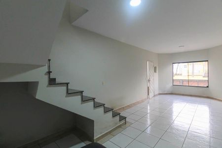 Casa para alugar com 3 quartos, 125m² em Parque Tomas Saraiva, São Paulo