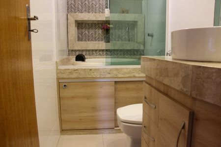 Apartamento para alugar com 110m², 2 quartos e 1 vaga Apartamento para alugar com 110m², 2 quartos e 1 vagaBanheiro da Suíte