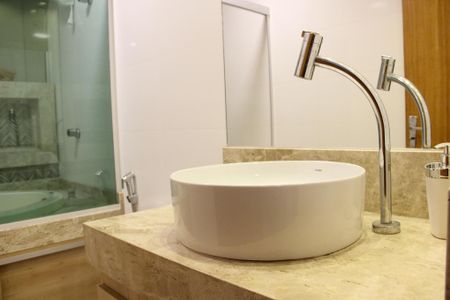 Apartamento para alugar com 110m², 2 quartos e 1 vaga Apartamento para alugar com 110m², 2 quartos e 1 vagaBanheiro da Suíte
