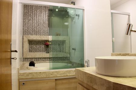 Apartamento para alugar com 110m², 2 quartos e 1 vaga Apartamento para alugar com 110m², 2 quartos e 1 vagaBanheiro da Suíte