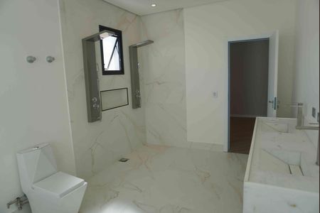 Casa de condomínio à venda com 375m², 4 quartos e 4 vagas Casa de condomínio à venda com 375m², 4 quartos e 4 vagasBanheiro da Suíte 4 - Principal